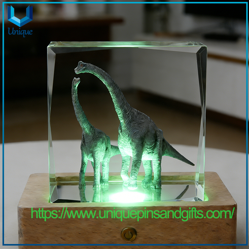 Customized Crystal Medals Crystal Trophies Crystal Decorative Ornaments with Laser-engraved Text Patterns Inside The Crystal LED Light