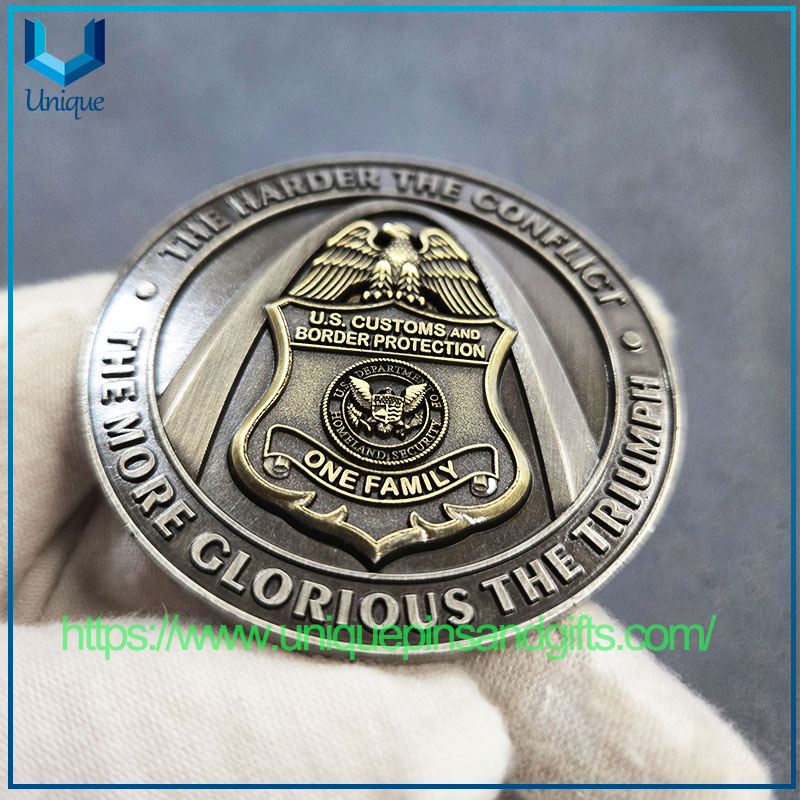 2.25&ldquo; antique bronze+antique silver two tone plating Police coin (4)