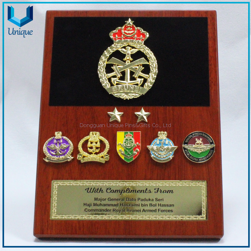 Custom Malasyia Kelantan Royal Family Honor Medal with Wood shield & box in gift set