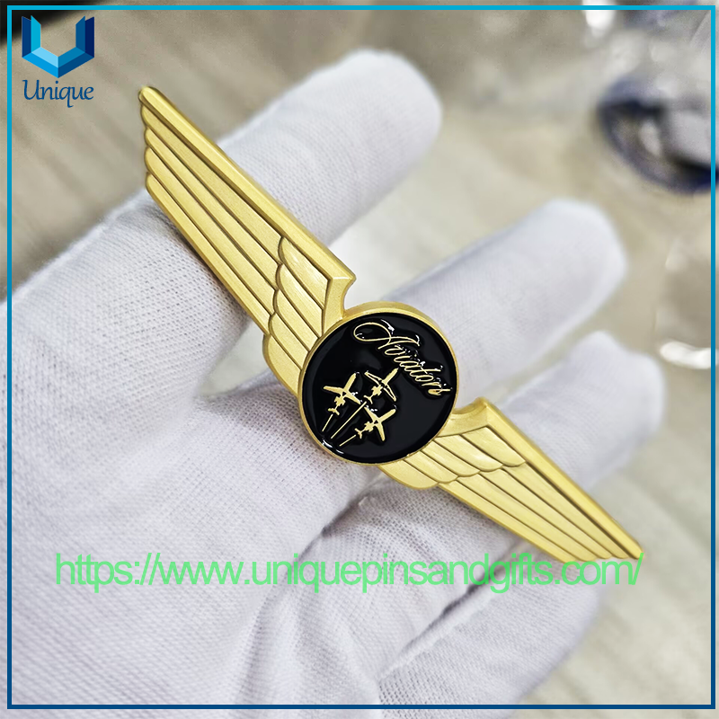 Custom Gold Plated Aviator Wings Badge Hard Enamel Metal Pilot Wing Lapel Pin For Airline Uniform