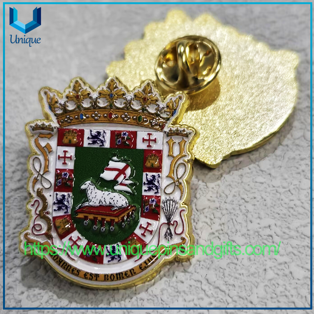 Simple Letter Hard Enamel Pin Custom Company Logo Metal Brooch For Corporate Gift