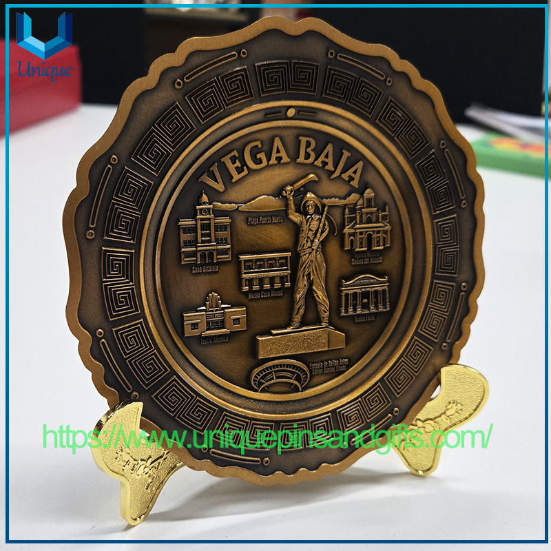 High Relief 3D Landmark Metal Commemorative Plate Custom City Tourism Souvenir Decor Plate With Gold Stand